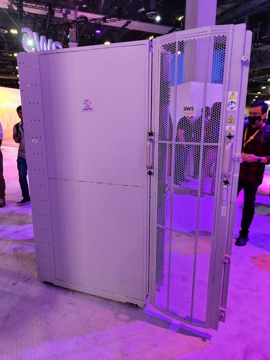 Servery AWS Outposts od Amazon Web Services