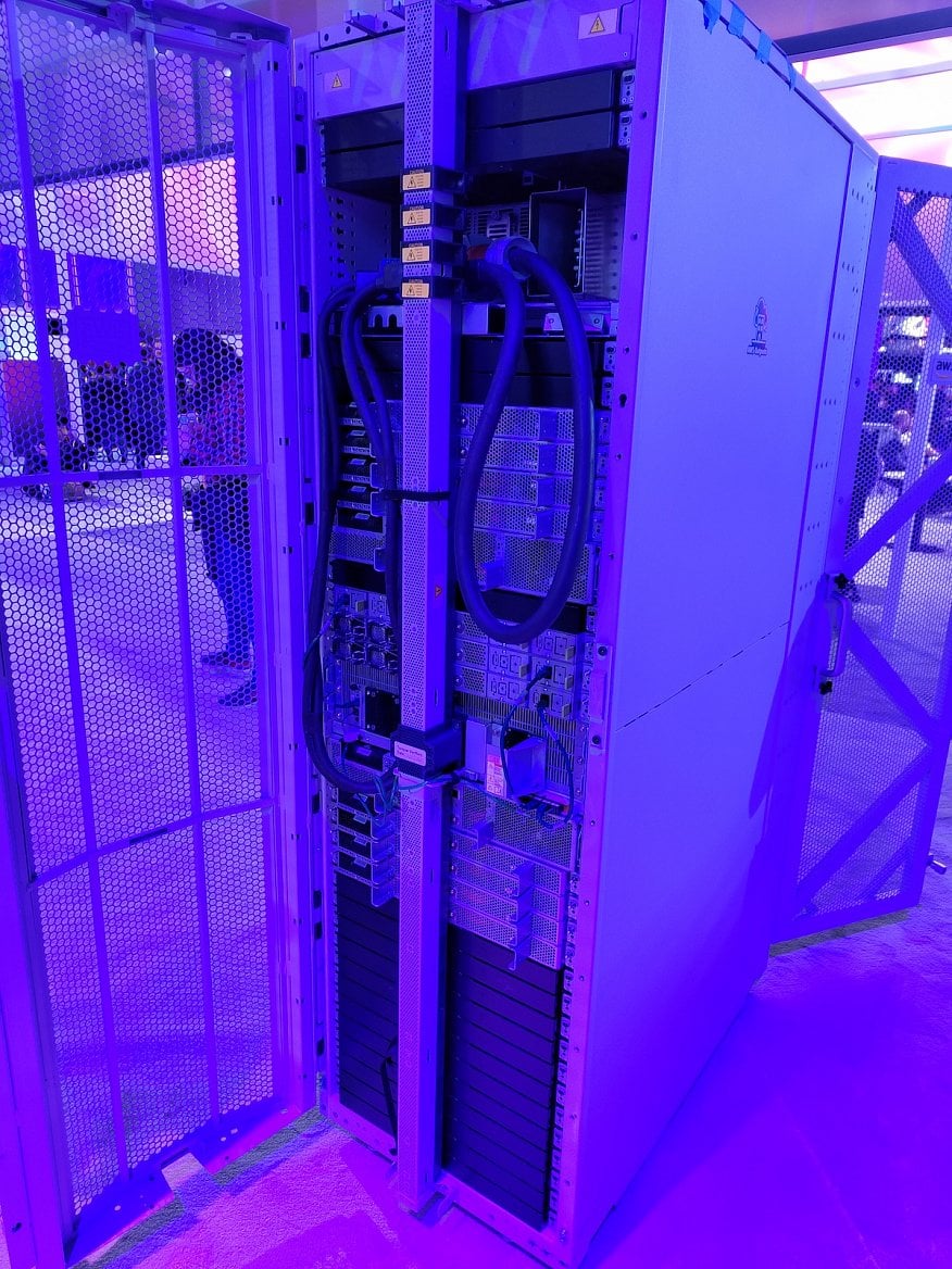 Servery AWS Outposts od Amazon Web Services