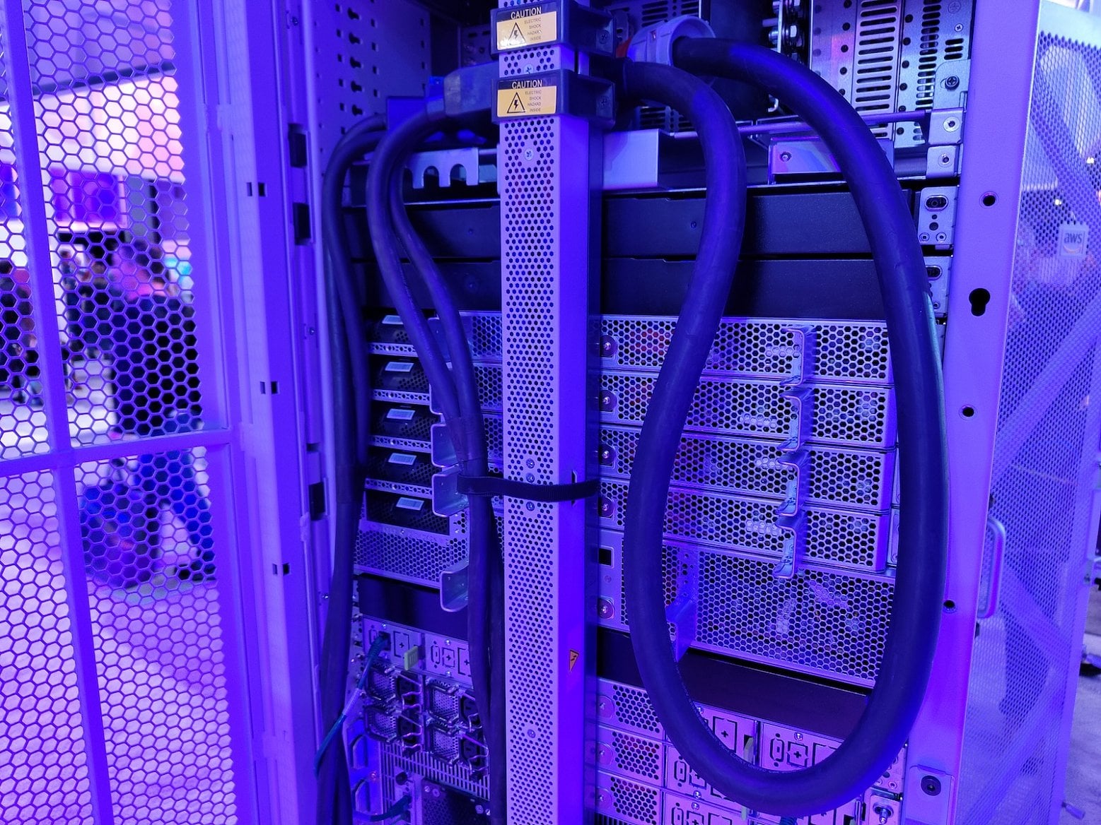 Servery AWS Outposts od Amazon Web Services