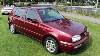 Náhledový obrázek - Na prodej je „nový“ Volkswagen Golf. Vyroben byl v roce 1995 a neujel ani tři tisíce kilometrů