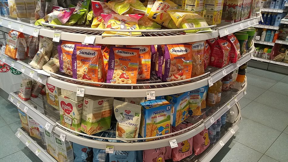 „Přemíra cukru představuje třeba riziko v podobě nebezpečí vzniku diabetu ve vyšším věku, vytváří základ pro obezitu, o zubním kazu ani nemluvě,“ varuje před cukrem hlavní výživová poradkyně KetoDiet Martina Dvořáková.