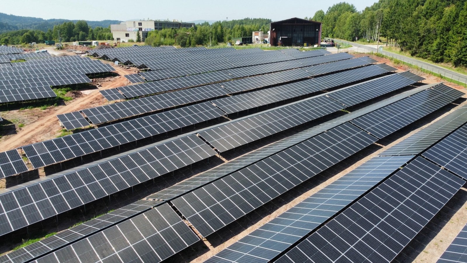 Greenbuddies, Radvanice – 7 MWp FVE + 12MWh bateriové úložiště