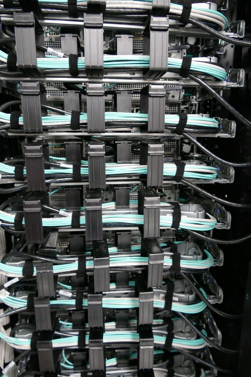 Instalace superpočítače Karolina na IT4Innovations v Ostravě