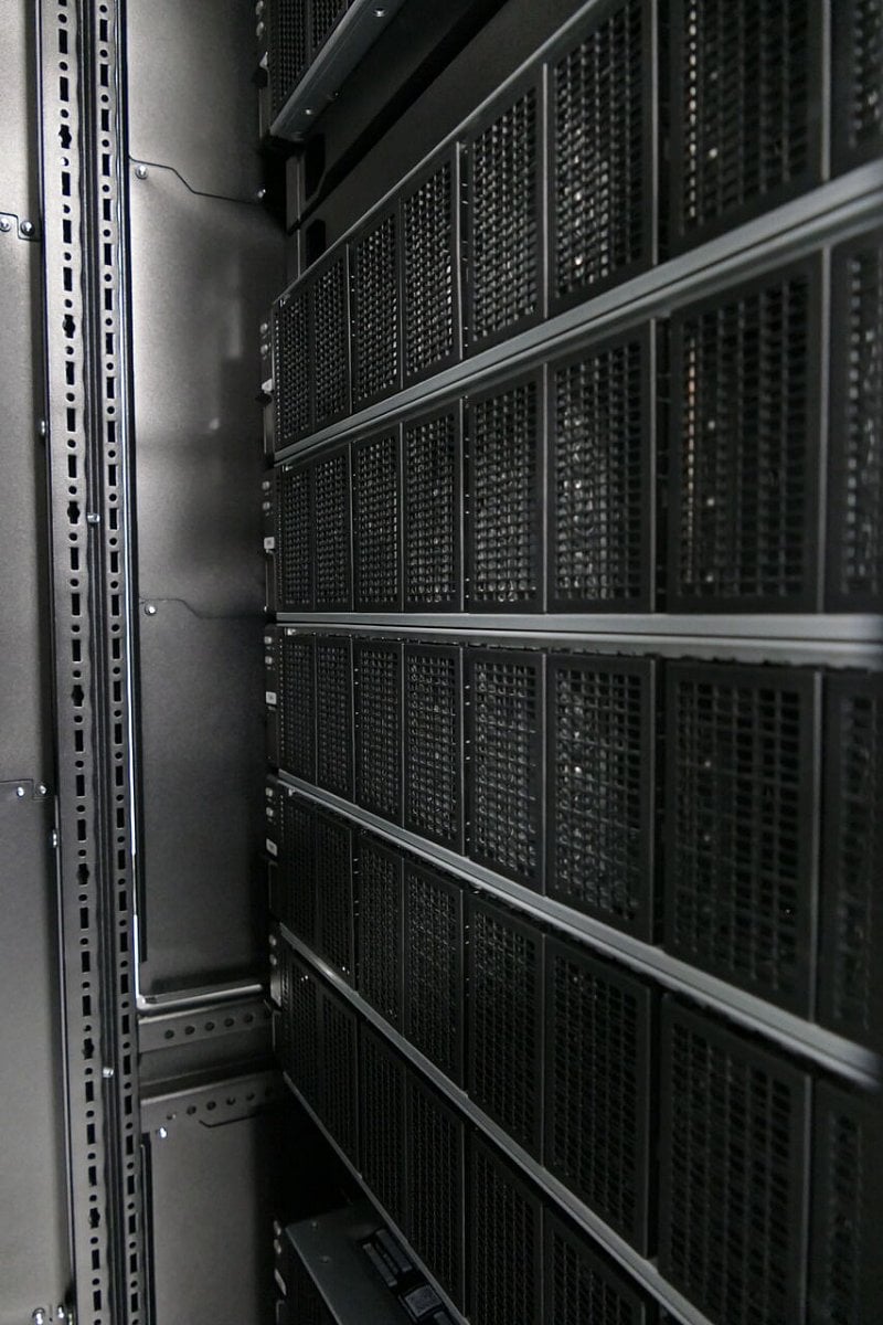 Instalace superpočítače Karolina na IT4Innovations v Ostravě