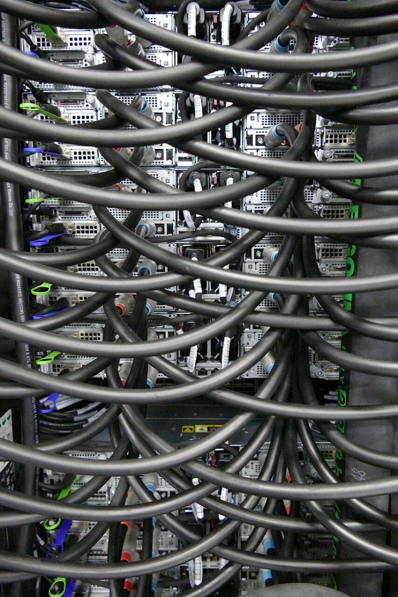 Instalace superpočítače Karolina na IT4Innovations v Ostravě