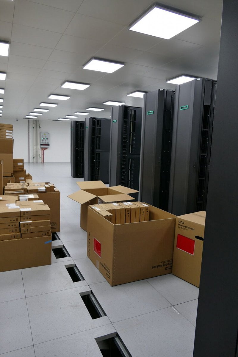 Instalace superpočítače Karolina na IT4Innovations v Ostravě