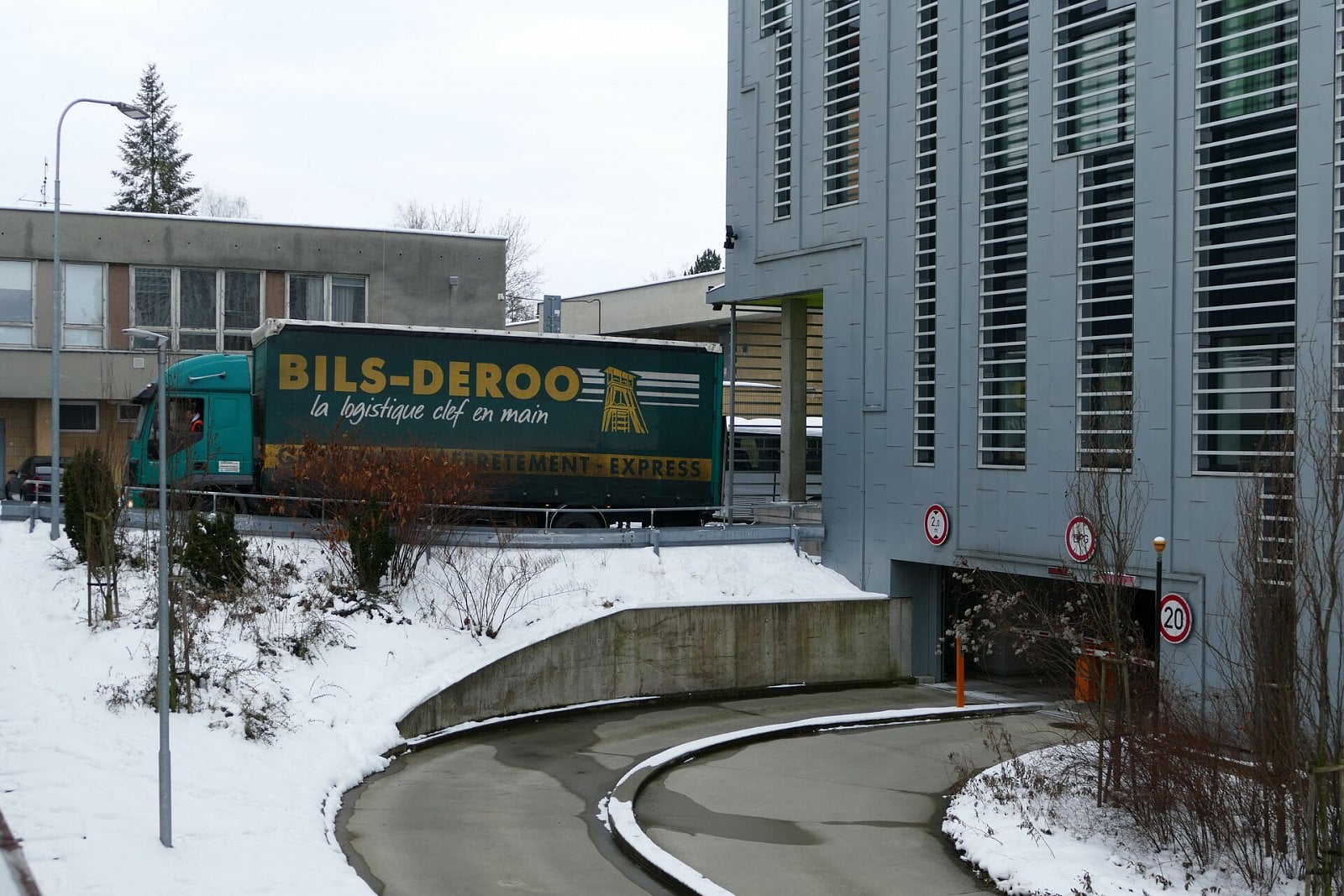 Instalace superpočítače Karolina na IT4Innovations v Ostravě