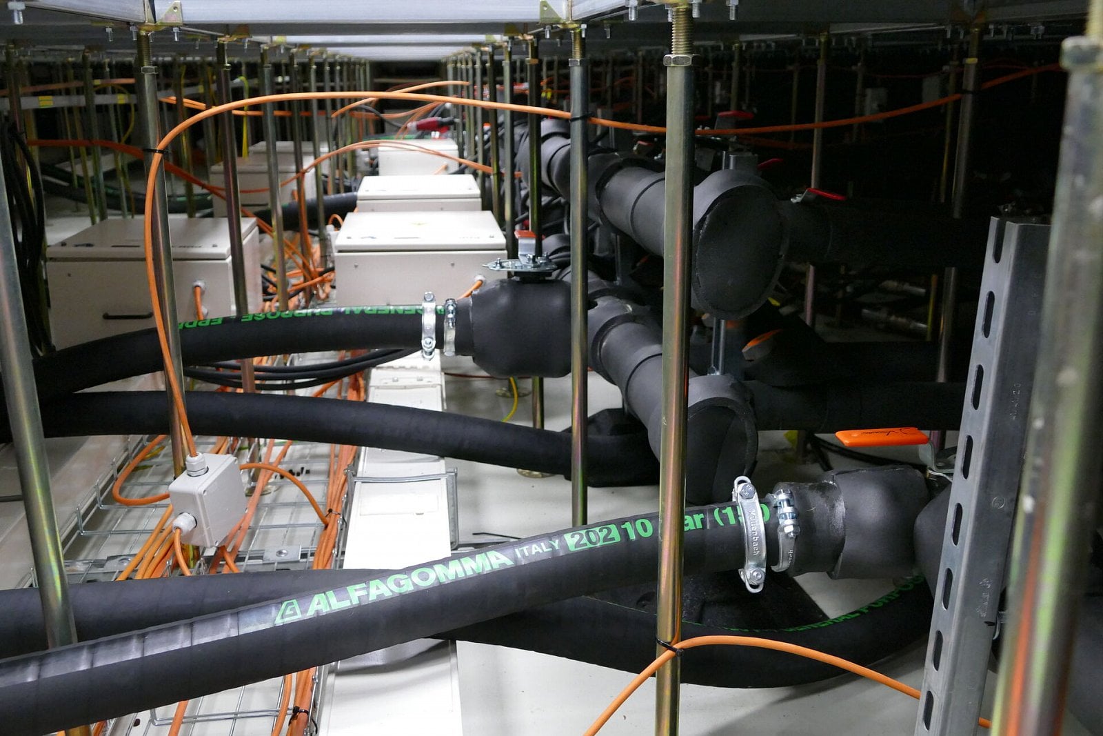 Instalace superpočítače Karolina na IT4Innovations v Ostravě