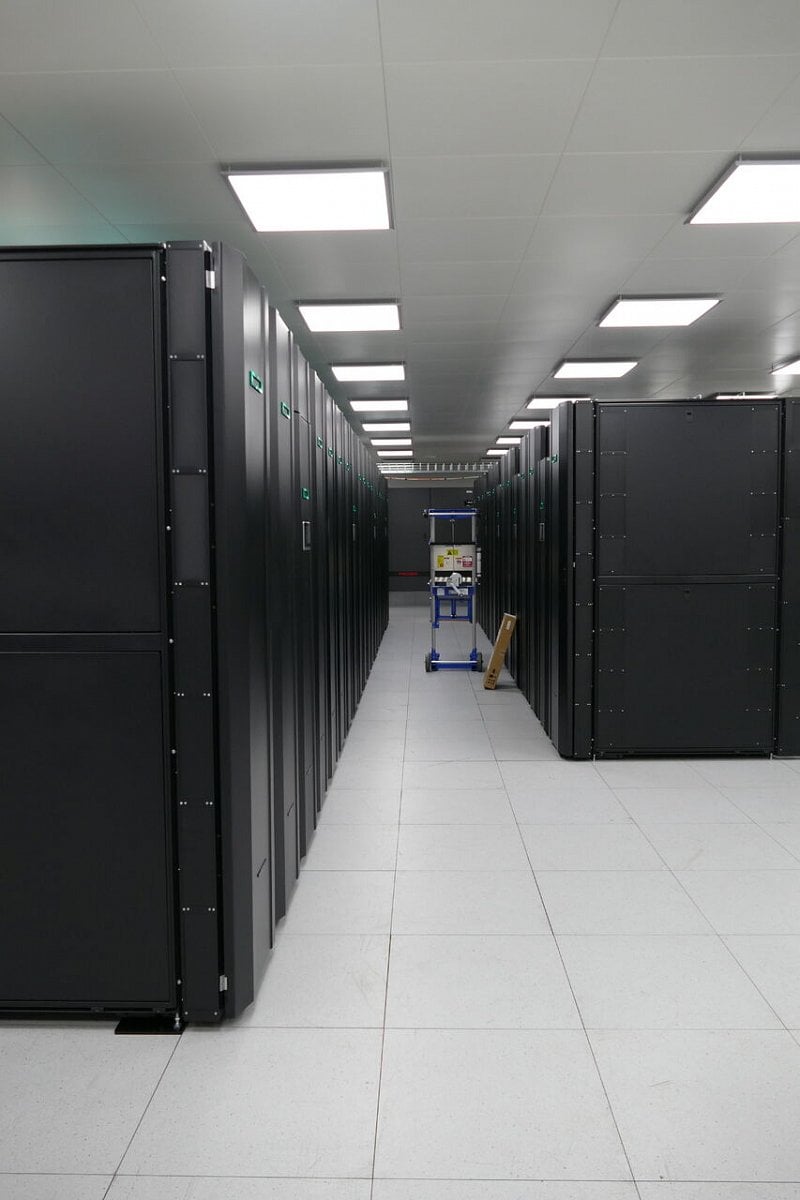 Instalace superpočítače Karolina na IT4Innovations v Ostravě