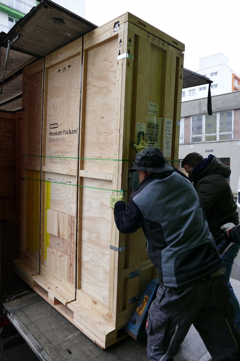 Instalace superpočítače Karolina na IT4Innovations v Ostravě