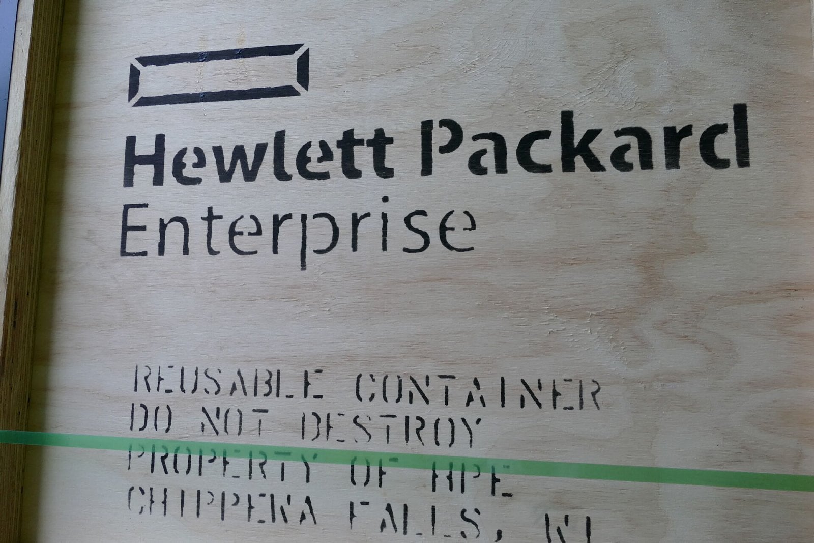 Instalace superpočítače Karolina na IT4Innovations v Ostravě