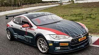 Náhledový obrázek - Electric GT: Závodní Tesla Model S se předvádí na fotkách a na videu