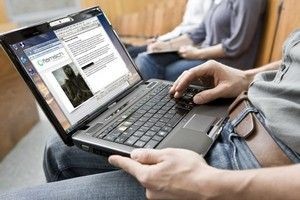 Toshiba odhalila novou řadu výkonných malých notebooků Toshiba Satellite U500 se zajímavou povrchovou úpravou. Jedná se o notebooky s displejem o úhlopříčce 13,3“, hmotností od 2,15 kg a pevným diskem o kapacitě až 500 GB