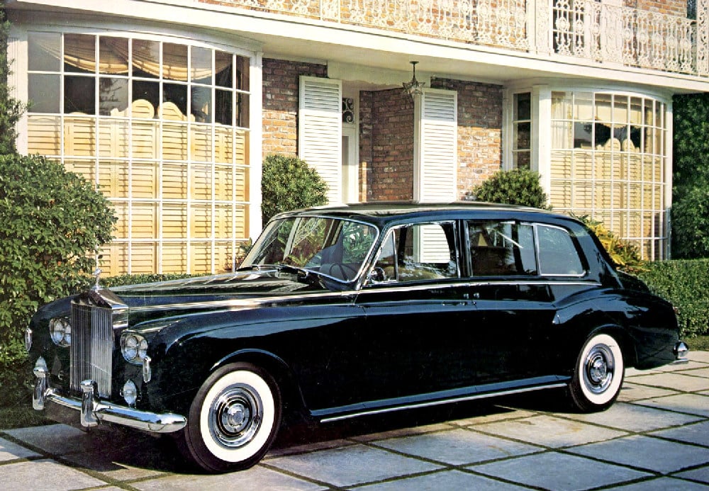 Propagačních materiálů ke klasickým RR Phantom je poskrovnu. Na snímku důstojná fotografie Phantomu V. s karosérií H.J.Mulliner – Park Ward