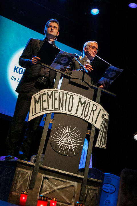 Členové řádu Ordo Duo Lumen - Ján Simkanič a Tomáš Hanák