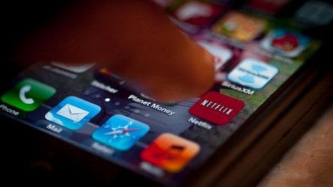 Náhledový obrázek - Netflix vyslyšel kritiku od Morawieckiho. Změní mapy ve filmu o strážci v táboře smrti