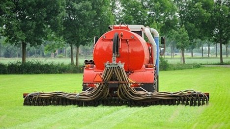 Náhledový obrázek - Zapáchající zahraniční obchod. Nizozemci zaplavují okolí močůvkou