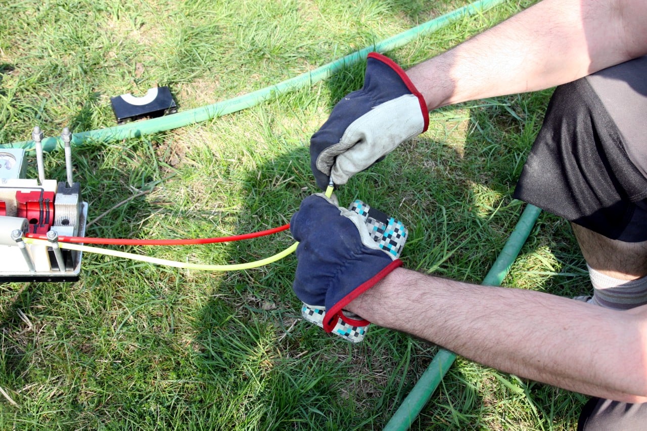 Proces zazátkování mikrotrubiček.