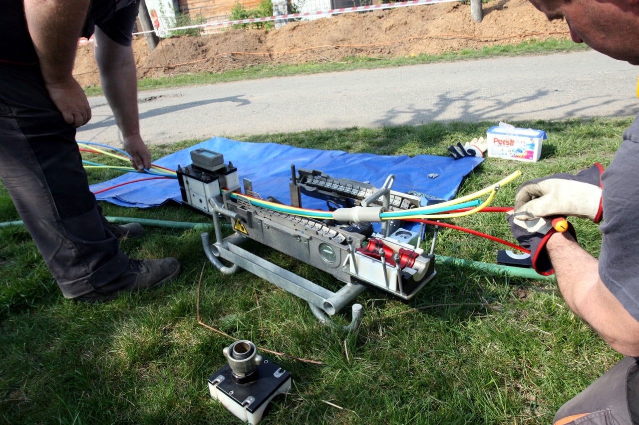 Fotoreportáž: Jak se zafukuje optika do DSLAM