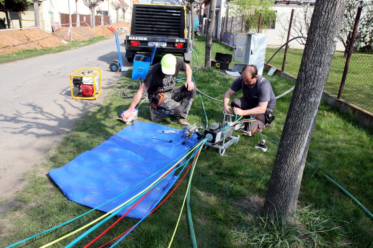 Fotoreportáž: Jak se zafukuje optika do DSLAM