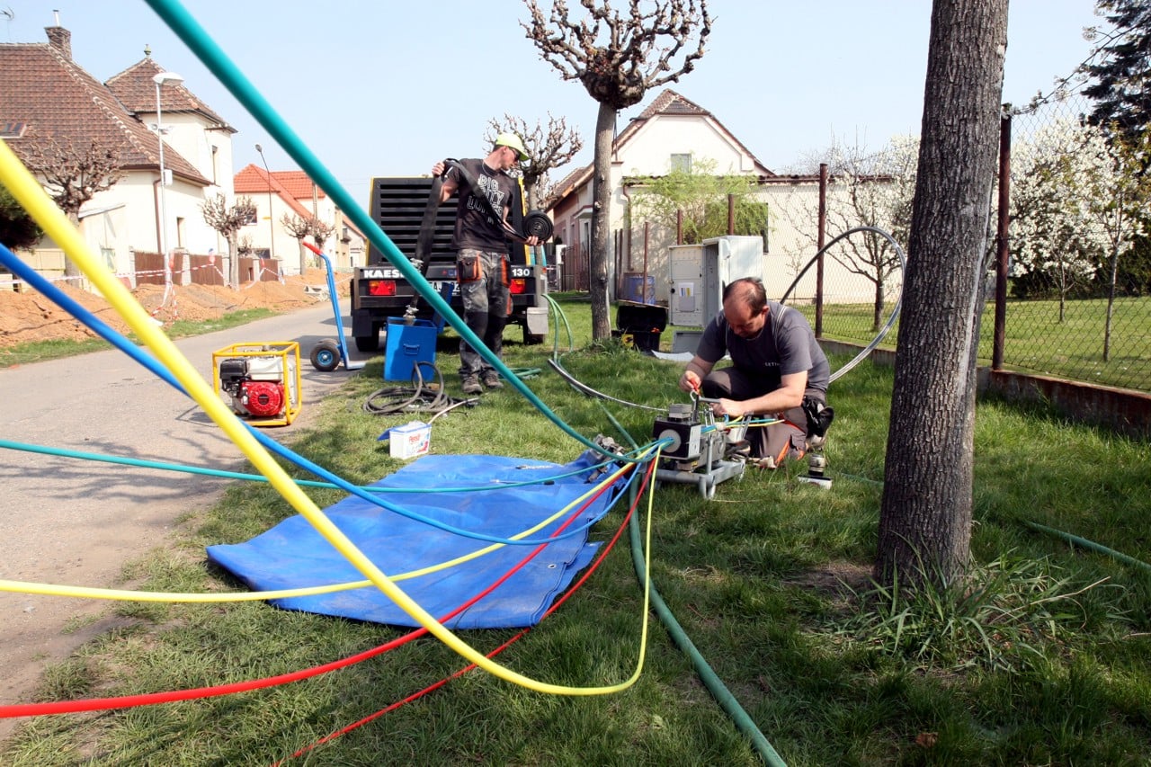 Fotoreportáž: Jak se zafukuje optika do DSLAM