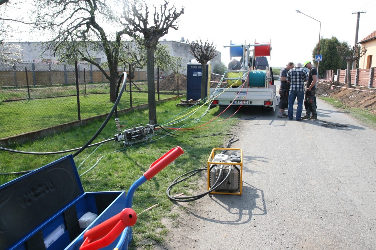 Fotoreportáž: Jak se zafukuje optika do DSLAM
