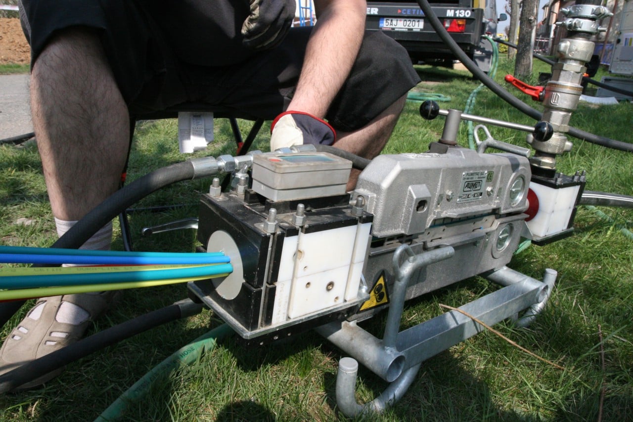 Fotoreportáž: Jak se zafukuje optika do DSLAM