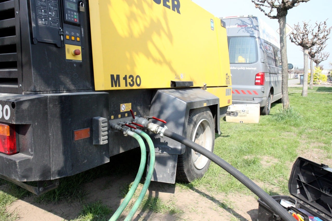 Fotoreportáž: Jak se zafukuje optika do DSLAM