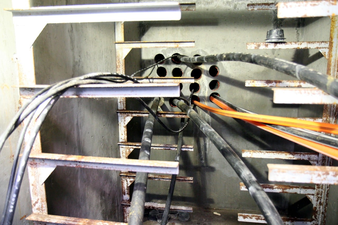 Fotoreportáž: Jak se zafukuje optika do DSLAM