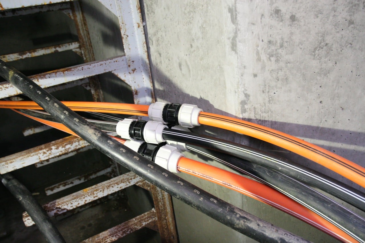 Fotoreportáž: Jak se zafukuje optika do DSLAM