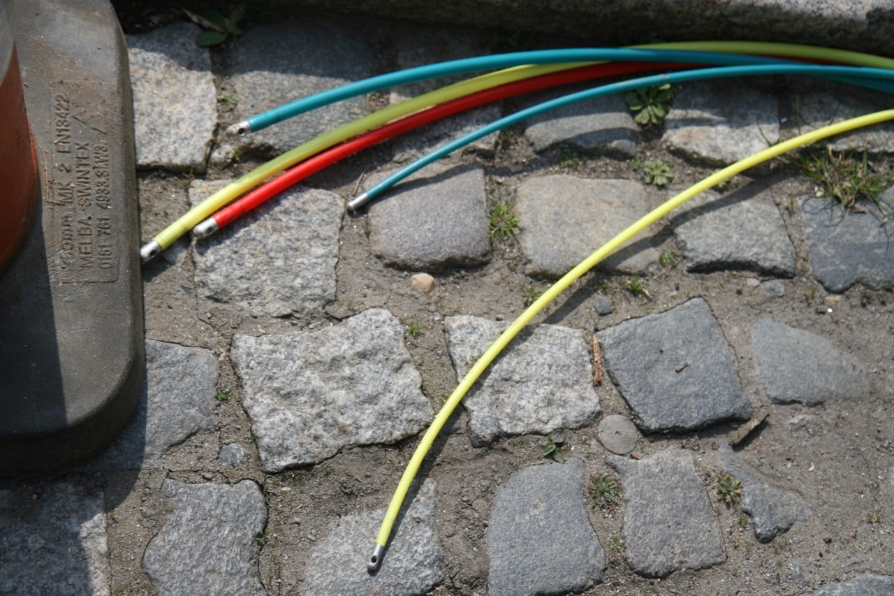 A mikrotrubičky dorazily, na povrchu se nacházejí jejich odřezky.