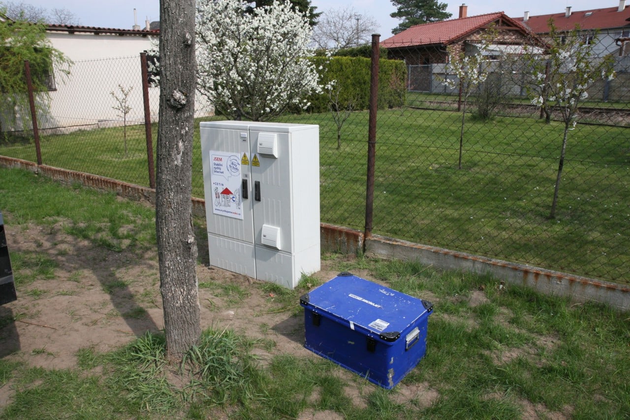 Fotoreportáž: Jak se zafukuje optika do DSLAM