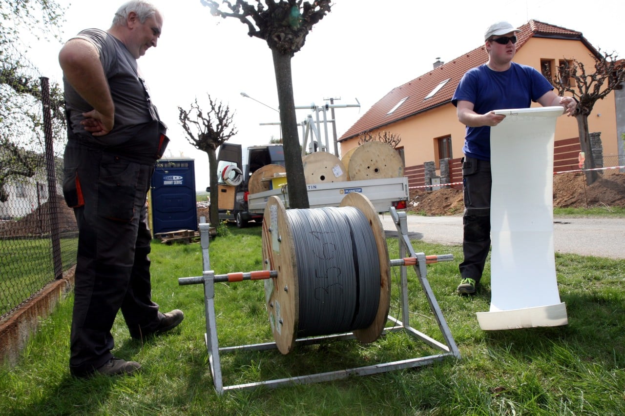 Fotoreportáž: Jak se zafukuje optika do DSLAM