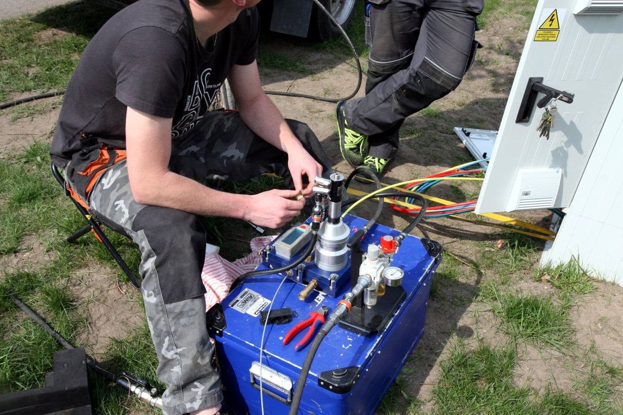 Fotoreportáž: Jak se zafukuje optika do DSLAM