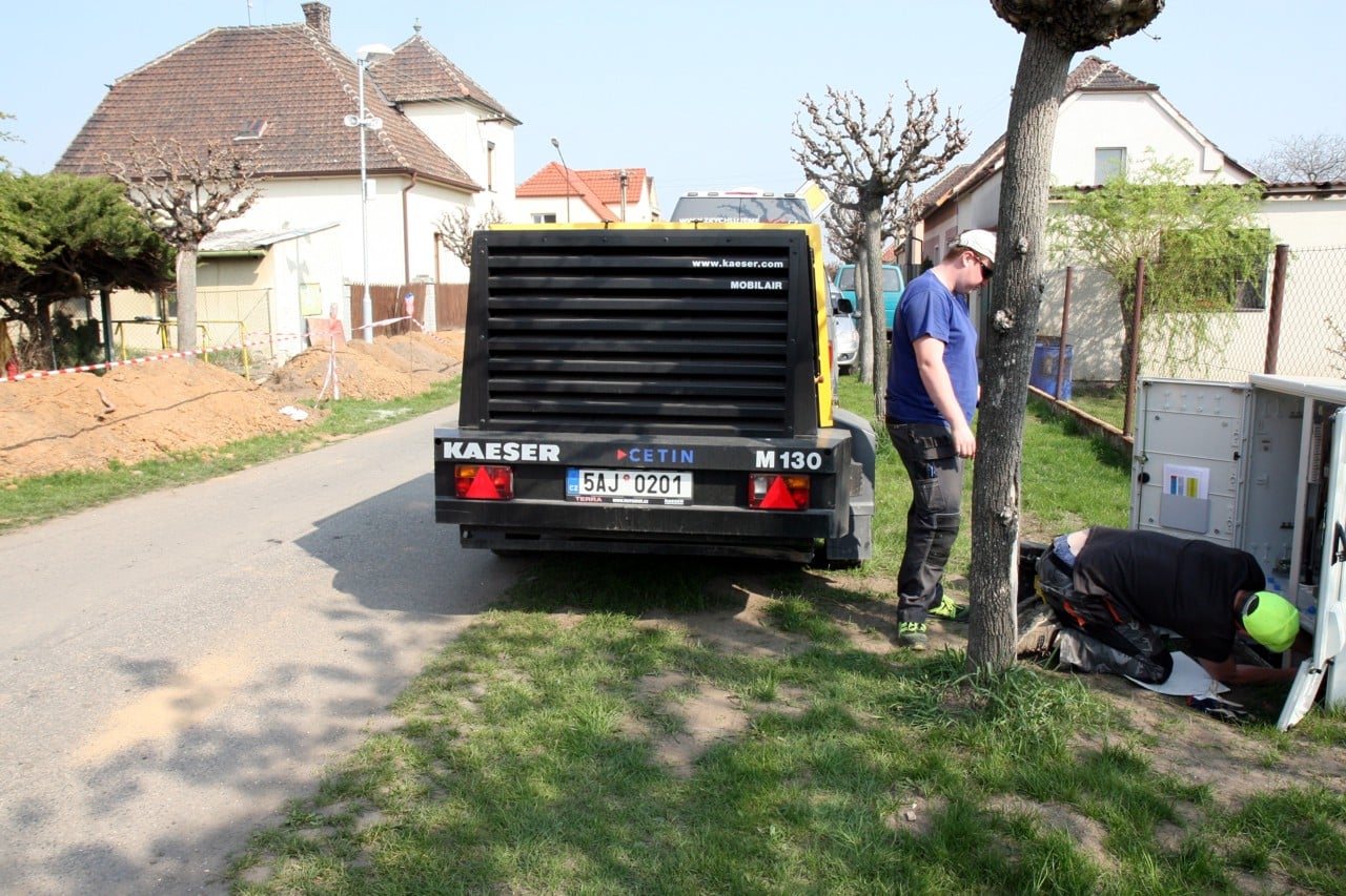 Fotoreportáž: Jak se zafukuje optika do DSLAM