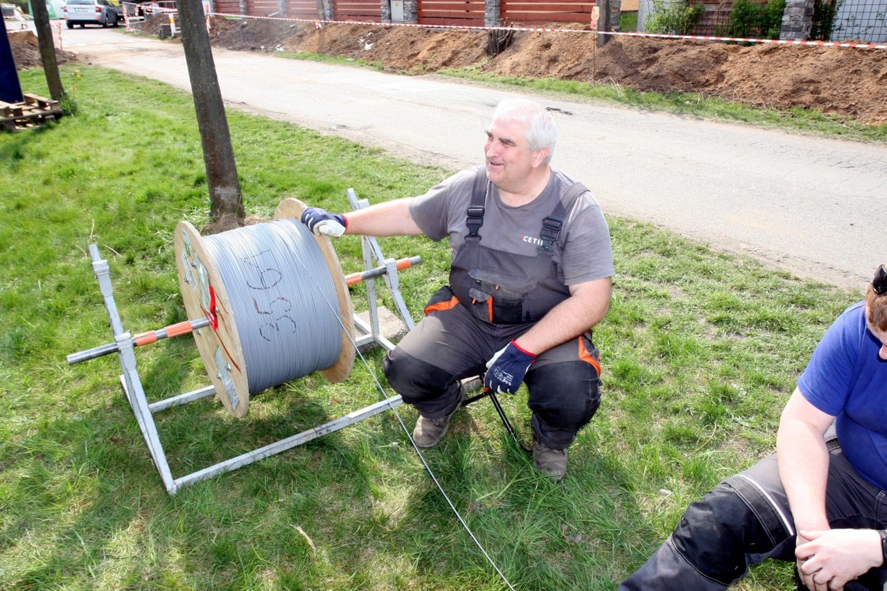 Fotoreportáž: Jak se zafukuje optika do DSLAM