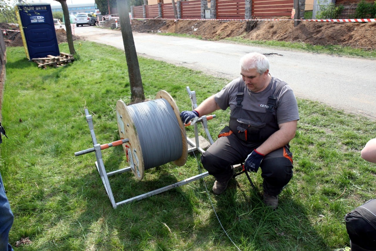 Fotoreportáž: Jak se zafukuje optika do DSLAM