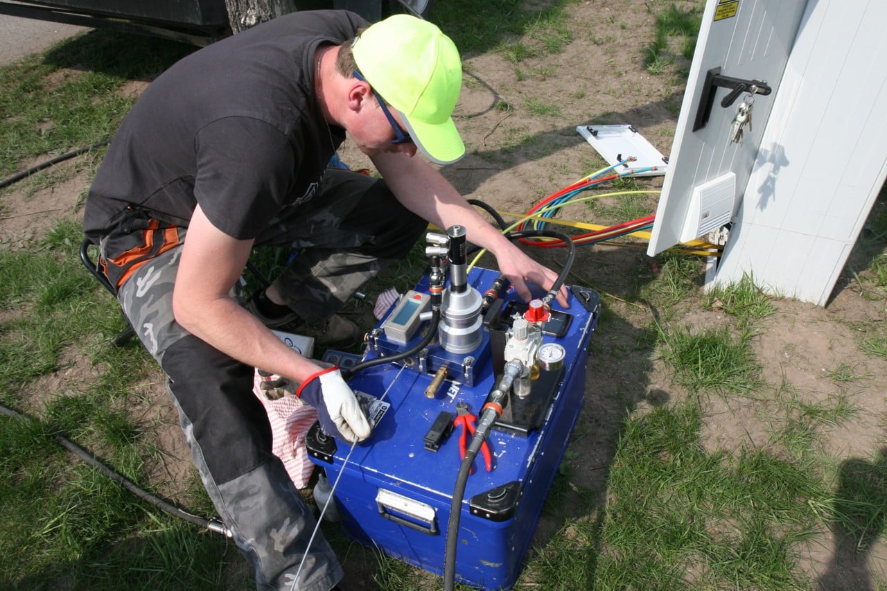 Fotoreportáž: Jak se zafukuje optika do DSLAM