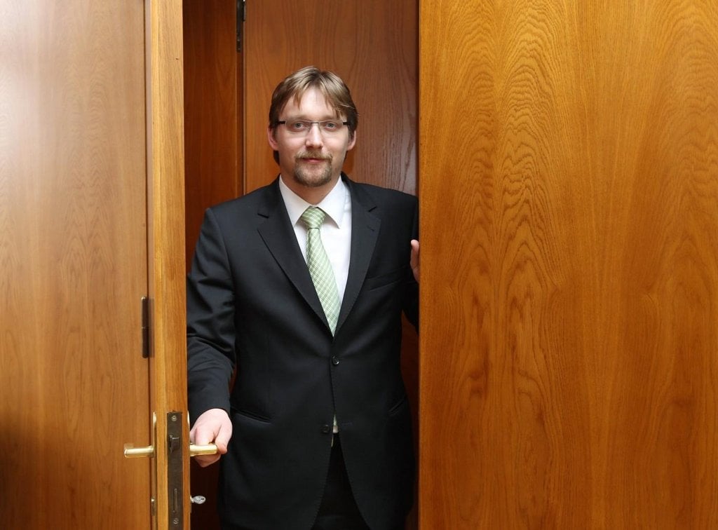 2009-09-ministc599i-odvolanc3ad-z-vlc3a1dy-premic3a9ra-petra-nec