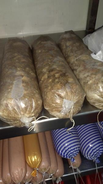 57 nálezů v kategorii nebezpečných potravin. Výrobna Řeznictví u Františka, Třinec, tlačenka. Ve výrobku byla zjištěna patogenní bakterie Listeria monocytogenes, která může u člověka způsobit onemocnění zvané Listerióza.