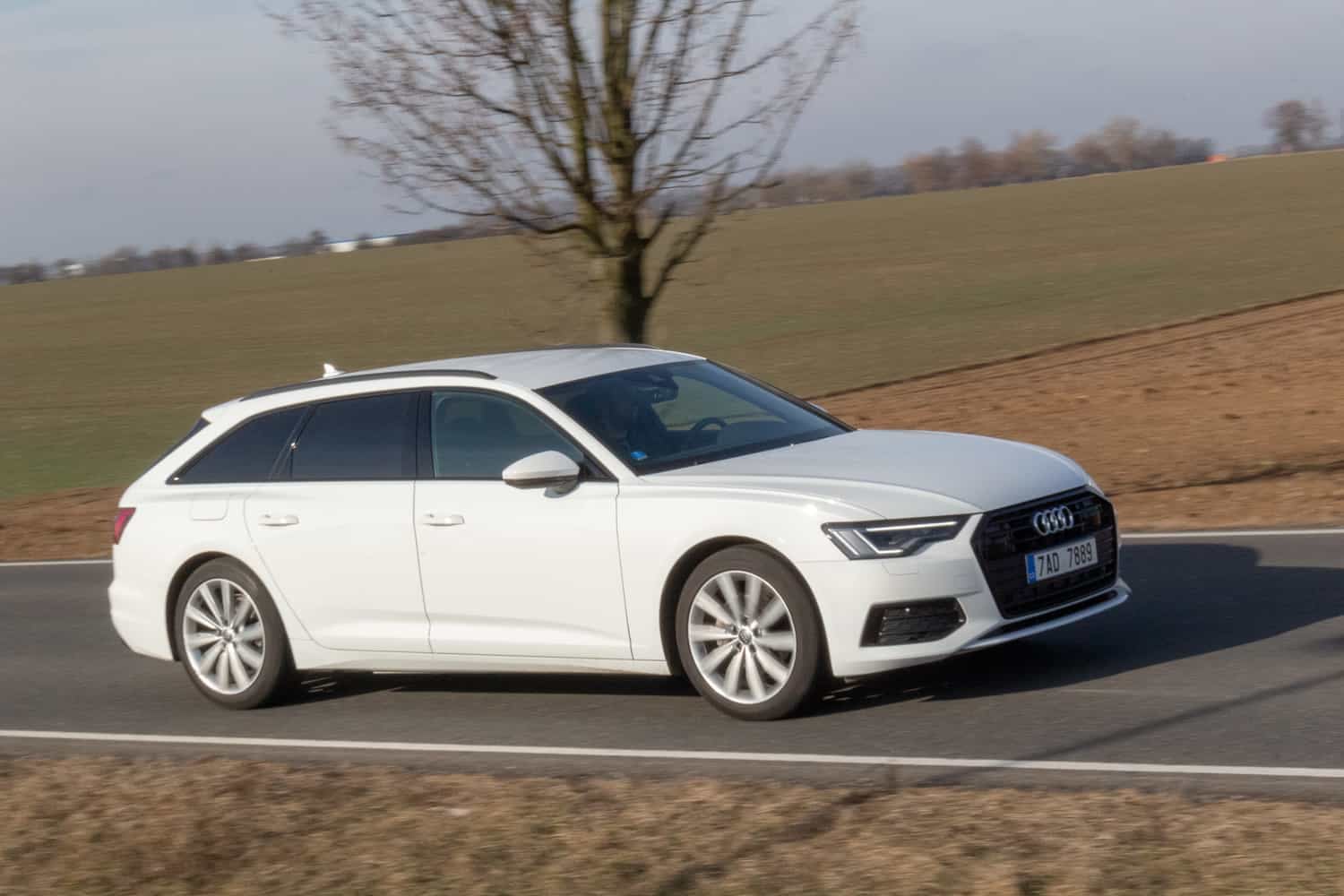 2019-02-Audi-A6-Avant-40-TDI-60.jpg