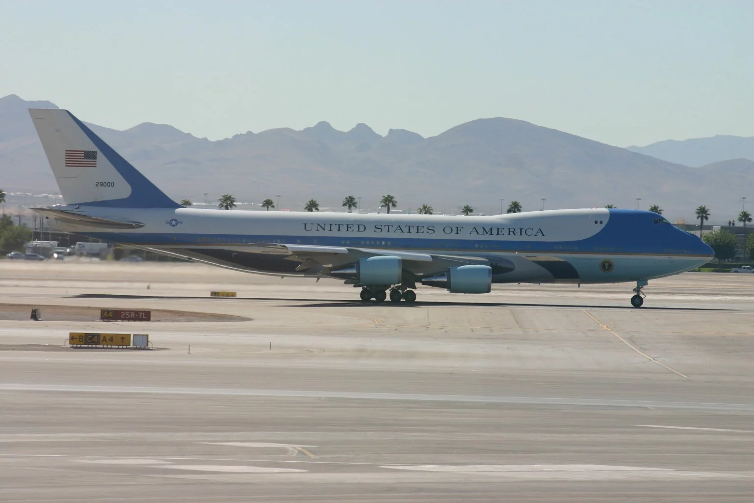 Musk tahá u Boeingu za nitky, aby dodal Trumpovi nové Air Force One