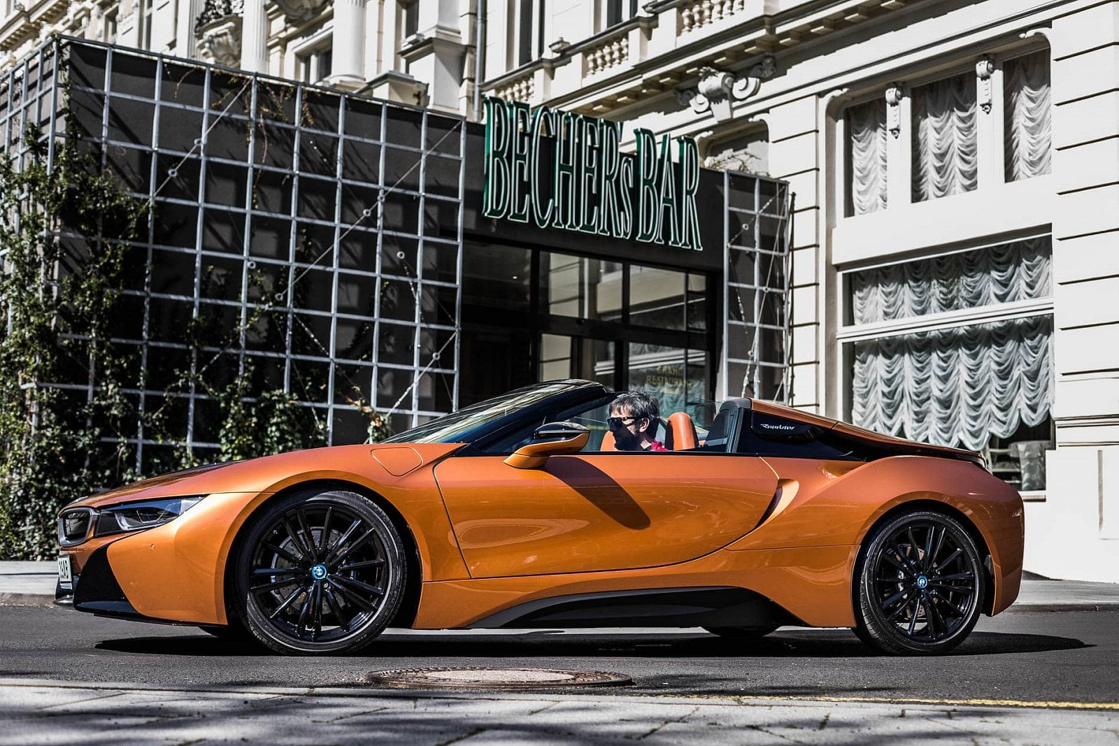 2020-06-bmw-i8-roadster-11.jpg