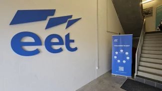 prostory kanceláří společnosti EET Group, logo EET Group