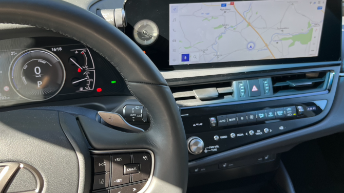 Android Auto a Apple CarPlay aneb jak dnes aplikace dokáží udělat jízdu bezpečnější