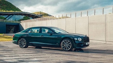 Náhledový obrázek - Flying Spur Hybrid je nejekologičtější Bentley. Přestože má hodně přes 500 koní