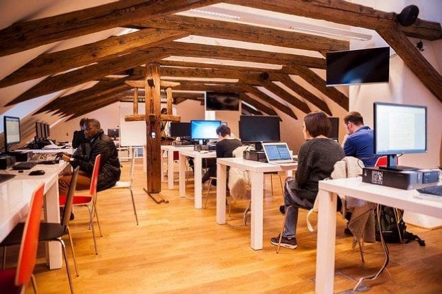 2016-12-c3baspc49bchy-anglo-americkc3a9-vysokc3a9-c5a1koly-v-pra