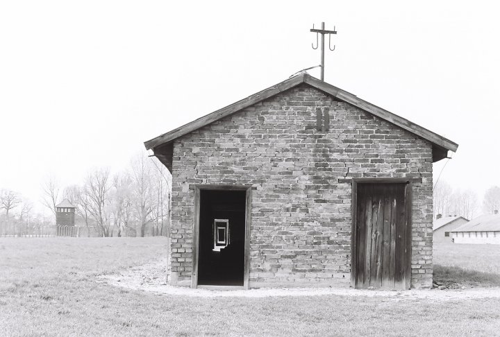 Latríny v koncentračním táboře Březinka (Birkenau)