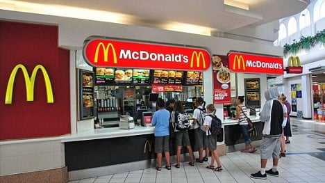 Náhledový obrázek - McDonald's má v USA nižší tržby, celosvětově ale dál rostly
