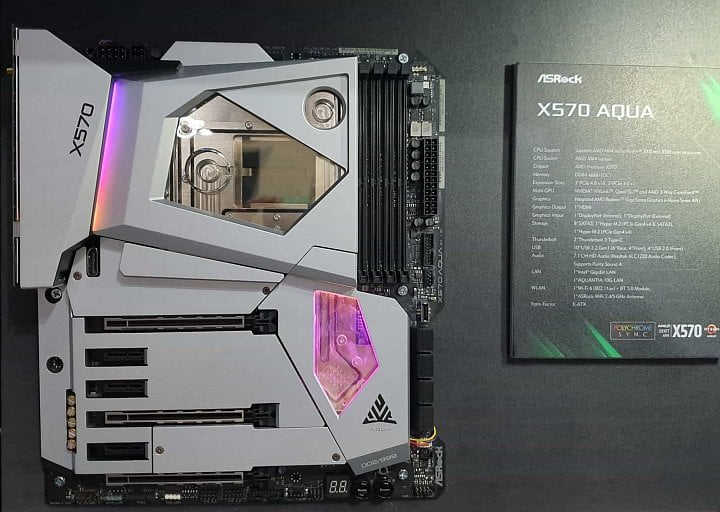 ASRock X570 Aqua (Zdroj: WCCFtech)